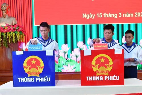 Lực lượng vũ trang tại TPHCM hòa chung ngày hội non sông