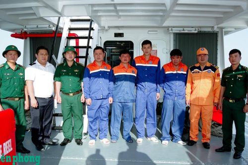 Bộ đội Biên phòng thành phố Cần Thơ tiếp nhận 4 thuyền viên tàu Trường Hưng 268 gặp nạn trên biển