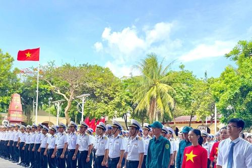 Tác nghiệp ngày bầu cử: Từ miền núi, làng chài đến đảo xa