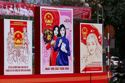 Từ bản tin đầu tiên, dòng thông tin về ngày bầu cử bắt đầu được mở ra...