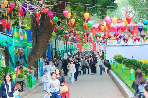 Đông đảo người dân, du khách đến trải nghiệm Lễ hội Du lịch Hà Nội 2026