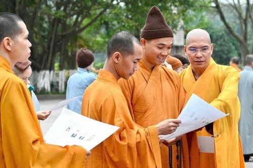 Chư tăng, phật tử tích cực tham gia ngày hội bầu cử