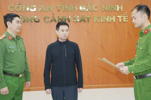 Khởi tố chủ cơ sở sản xuất gần 7.500 chai giấm ăn giả ở Bắc Ninh