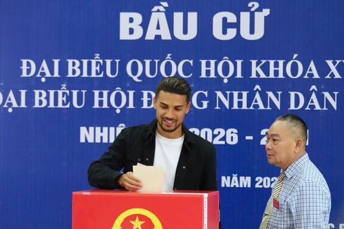 Xuân Son cùng Hoàng Hên, Khuất Văn Khang rộn ràng đi bầu cử