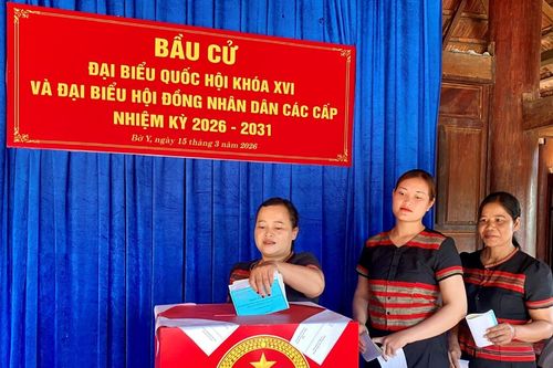 Đồng bào vùng cao Quảng Ngãi rạng ngời niềm tin trong ngày hội non sông