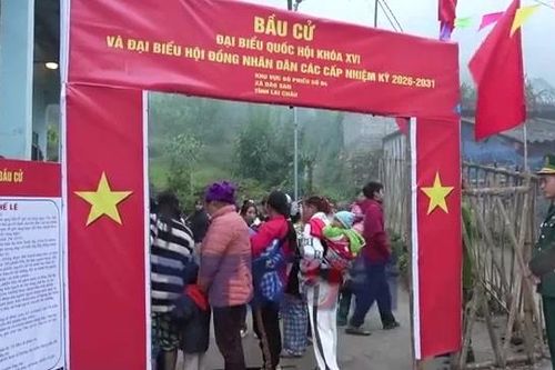 Đồng bào các dân tộc vùng biên Lai Châu nô nức đi bầu cử