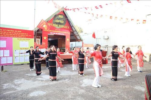 Hân hoan đi bầu cử trong tiếng cồng chiêng