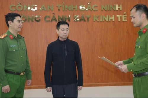 Khởi tố chủ cơ sở sản xuất 7.488 chai giấm ăn giả pha từ hóa chất bán ra thị trường