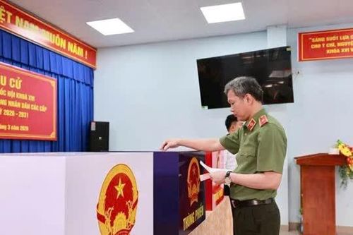 Lãnh đạo Công an TP Hồ Chí Minh có mặt tại nhiều cơ sở trong ngày hội bầu cử