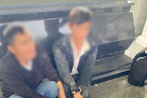 Rủ nhau ra nghĩa địa để thực hiện hành vi đáng xấu hổ, 2 gã đàn ông bị Công an bắt quả tang
