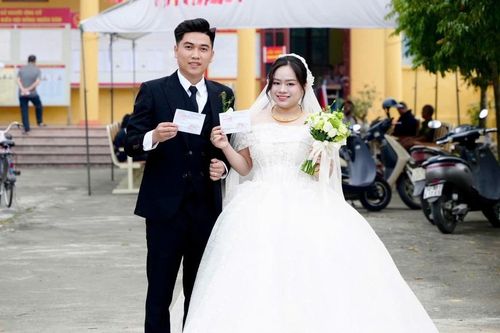 Ngày bầu cử đáng nhớ của đôi uyên ương trẻ ở Hải Phòng