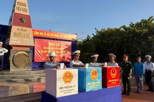 Cử tri Trường Sa cùng cử tri cả nước tham gia ngày hội non sông