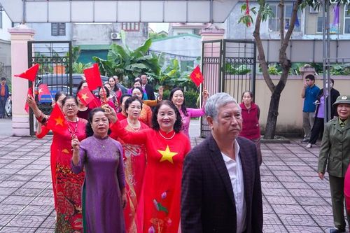 Rộn ràng ngày hội bầu cử trên quê hương Bác