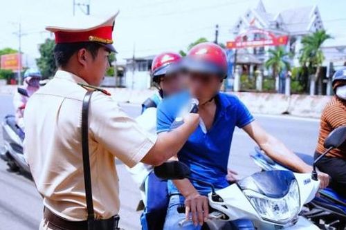 Xử lý hơn 2.000 lái xe vi phạm nồng độ cồn trong hai ngày cuối tuần
