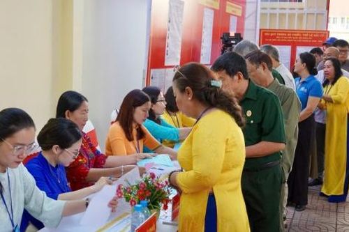 TP. Hồ Chí Minh: Cử tri gửi gắm niềm tin vào lá phiếu bầu