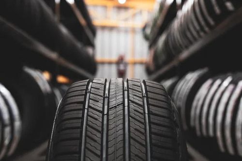 Hệ thống cảm biến áp suất lốp TPMS: Lỗ hổng tiềm ẩn cho phép theo dõi ô tô từ xa