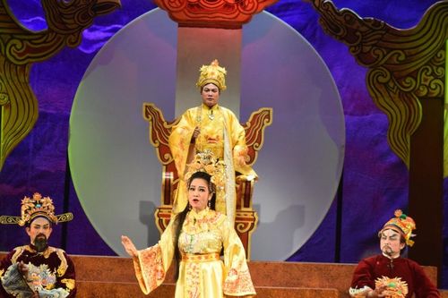 Đưa sân khấu gần công chúng