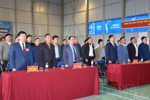 Phó Bí thư Tỉnh ủy Mùa A Vảng dự khai mạc và kiểm tra công tác bầu cử tại xã Mường Phăng