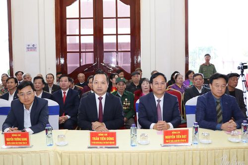Bí thư Tỉnh ủy Trần Tiến Dũng dự khai mạc và bỏ phiếu bầu cử tại đơn vị bầu cử số 4, phường Điện Biên Phủ