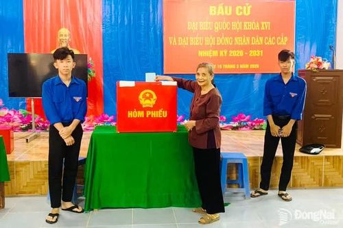 100% cử tri xã vùng xa Đak Lua hoàn thành bỏ phiếu bầu cử