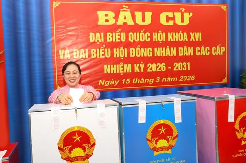 Cử tri phường Phan Rang phấn khởi tham gia bầu cử