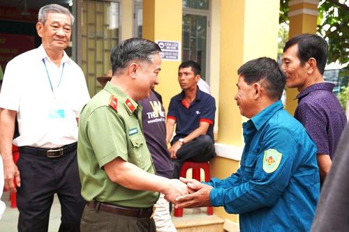 Giám đốc Công an tỉnh Nguyễn Hữu Phước kiểm tra công tác đảm bảo an ninh trật tự tại các điểm bầu cử