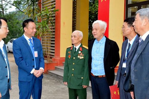 Các đồng chí lãnh đạo tỉnh dự lễ khai mạc và bỏ phiếu bầu cử đại biểu Quốc hội khóa XVI và đại biểu HĐND các cấp, nhiệm kỳ 2026 - 2031
