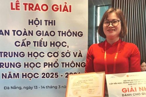 Cô giáo Nông Thị Hiền giành giải Nhất cuộc thi 'An toàn giao thông cho nụ cười trẻ thơ'