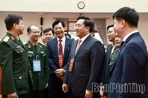Chủ tịch UBND tỉnh Trần Duy Đông kiểm tra các khu vực bỏ phiếu