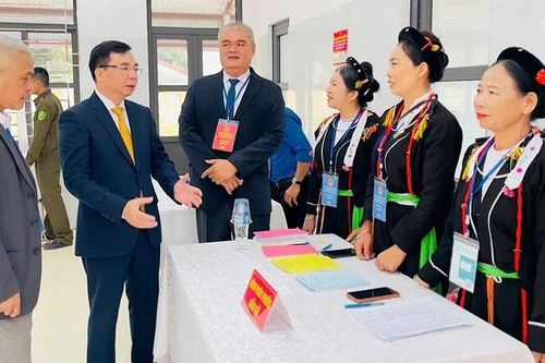 Phó Bí thư Tỉnh ủy Bùi Huy Vĩnh kiểm tra công tác bầu cử tại một số địa phương