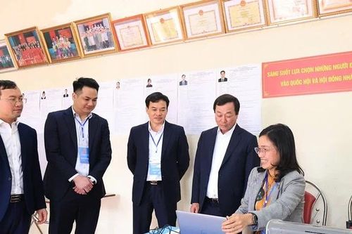 Phó Bí thư Thường trực Tỉnh ủy Bùi Văn Quang kiểm tra công tác tổ chức bầu cử tại một số xã, phường trên địa bàn tỉnh