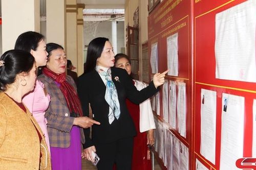 Cử tri tại phường Mộc Châu hân hoan đi bầu cử