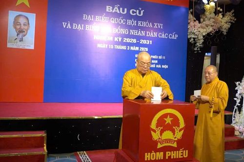 Chư tôn đức lãnh đạo Giáo hội và Tăng Ni tham gia Ngày hội non sông