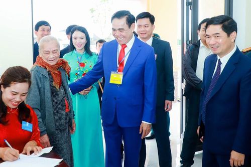 Chủ tịch UBND tỉnh Nghệ An kiểm tra công tác bầu cử tại các xã Kim Liên và Đại Huệ