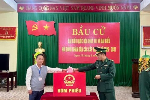 Người dân, bộ đội trên tuyến biên giới Quảng Trị tham gia ngày hội bầu cử