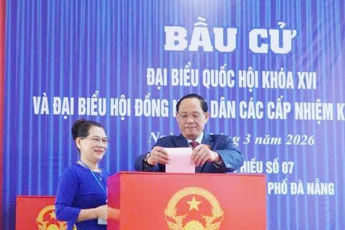 Phó Chủ tịch Quốc hội, Thượng tướng Trần Quang Phương kiểm tra công tác bầu cử và bỏ phiếu tại Đà Nẵng