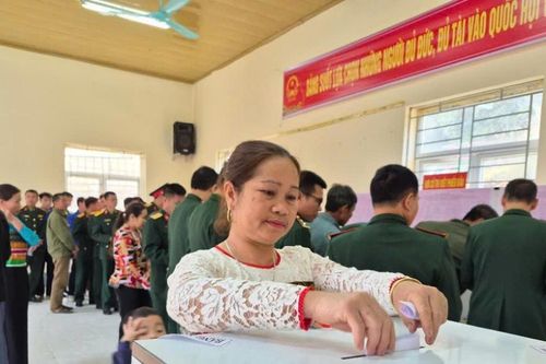 Mỗi lá phiếu - một niềm tin nơi vùng biên Mường Lát