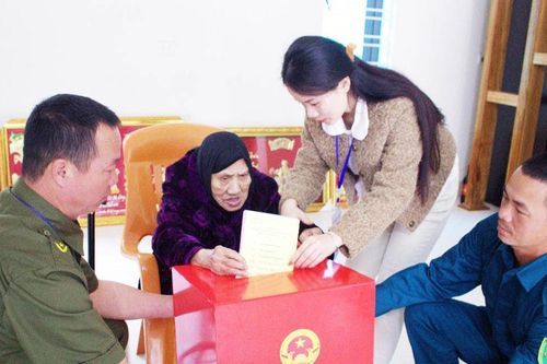 Tính đến 23h30 phút ngày 15/3: gần 76,2 triệu cử tri đi bầu cử, đạt tỷ lệ 99,68%