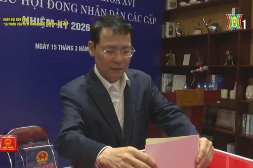 Phó Chủ tịch HĐND Thành phố Phạm Quí Tiên bỏ phiếu bầu cử tại phường Xuân Đỉnh