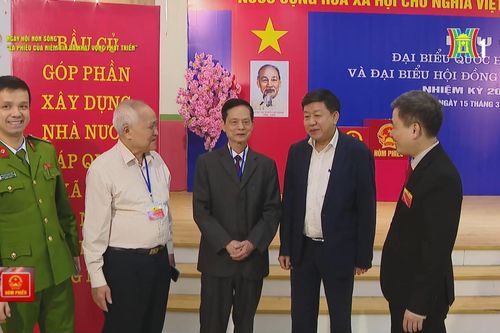 Cử tri phường Cửa Nam nô nức đi bầu cử