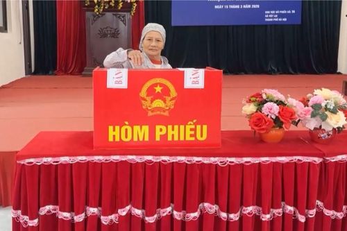 Cử tri Vật Lại trách nhiệm cùng lá phiếu
