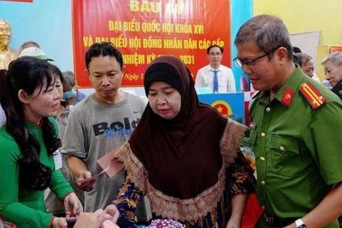 Công an TPHCM đồng hành cùng đồng bào thiểu số, tín đồ tôn giáo trong ngày hội non sông