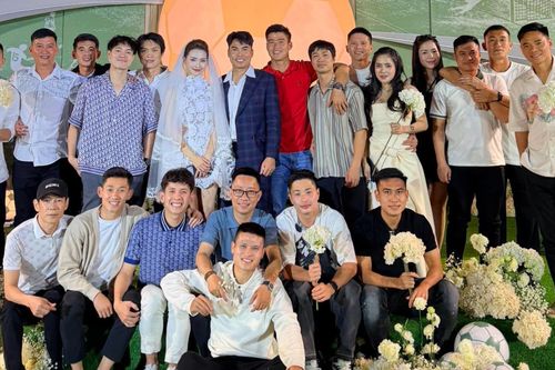 Dàn cầu thủ nổi tiếng dự tiệc cưới MC Mù Tạt và tiền vệ Đức Huy