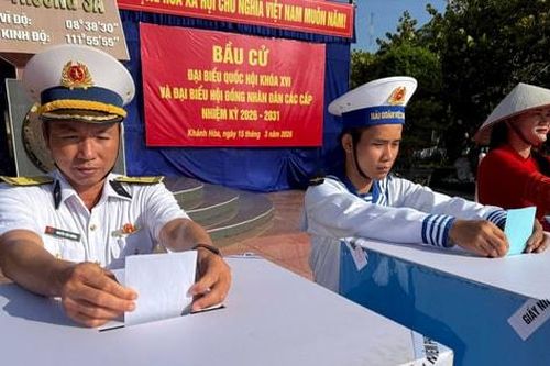 Cử tri Trường Sa nô nức đi bầu cử