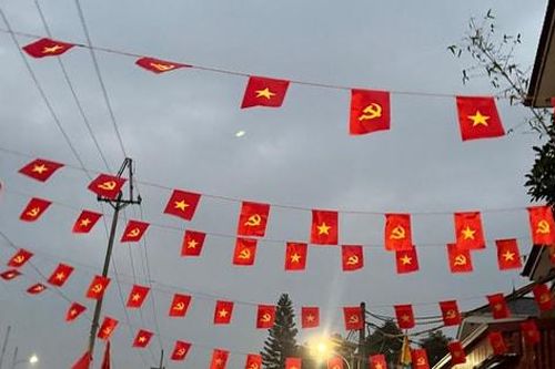 Từ đường làng đến điểm bầu cử ở Liên Minh