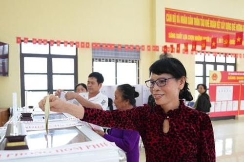 Vân Đình: Đến 10h30, cử tri tham gia bỏ phiếu đạt tỷ lệ 72,3%