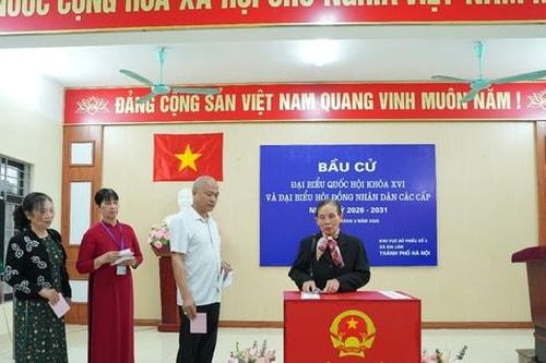 Hết buổi sáng, tỉ lệ cử tri xã Gia Lâm đi bầu cử đạt hơn 70%