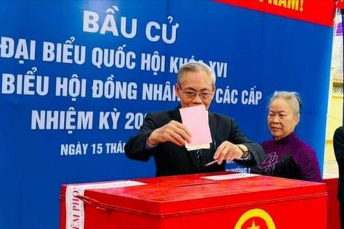 Cử tri phường Vĩnh Tuy nô nức tham gia ngày hội toàn dân