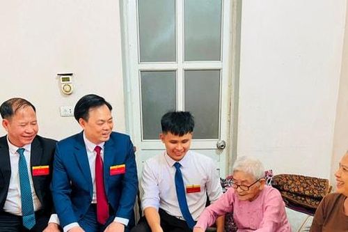 Niềm vui của những cử tri 'đặc biệt' ở Tam Hưng