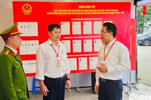 Cử tri phường Lĩnh Nam cơ bản hoàn thành việc bỏ phiếu